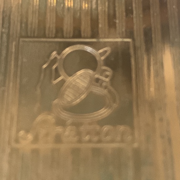 Vintage Stratton Gold Tone Swan and Cygnet Compact - Picture 4 of 13